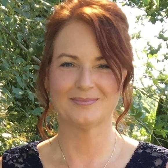 Meet your Posher, Laura - Picture 2 of 2